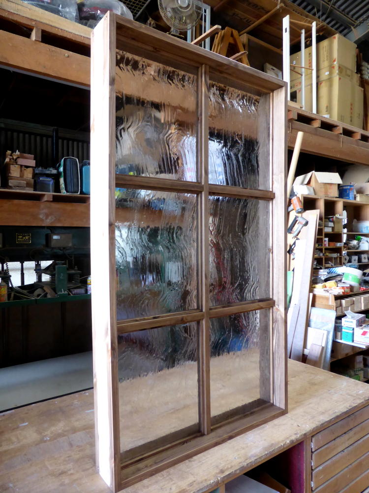 アンティーク調ガラスの大型FIX窓-264 | 室内窓のオーダー実例集