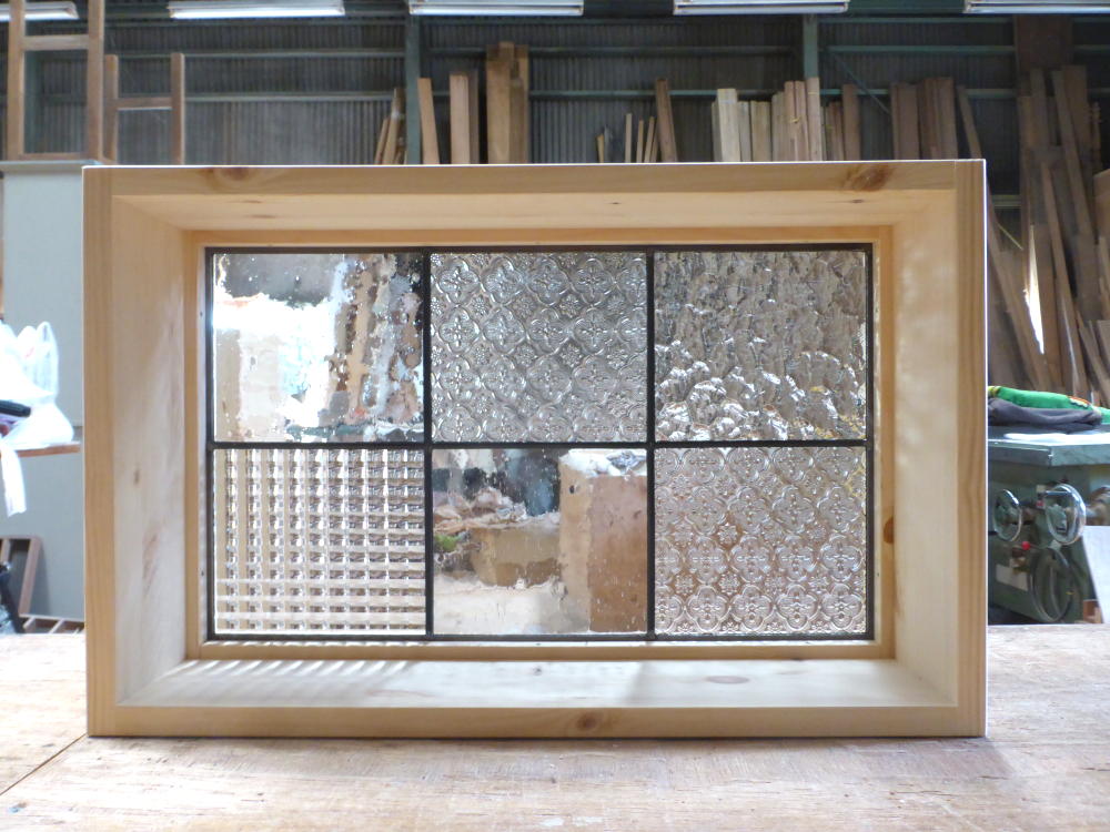 ステンドグラスのFIX室内窓（木製・オーダー）